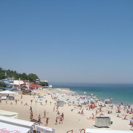 Razor Apartment With Terrace, Kamanina Odesa Exterior photo
