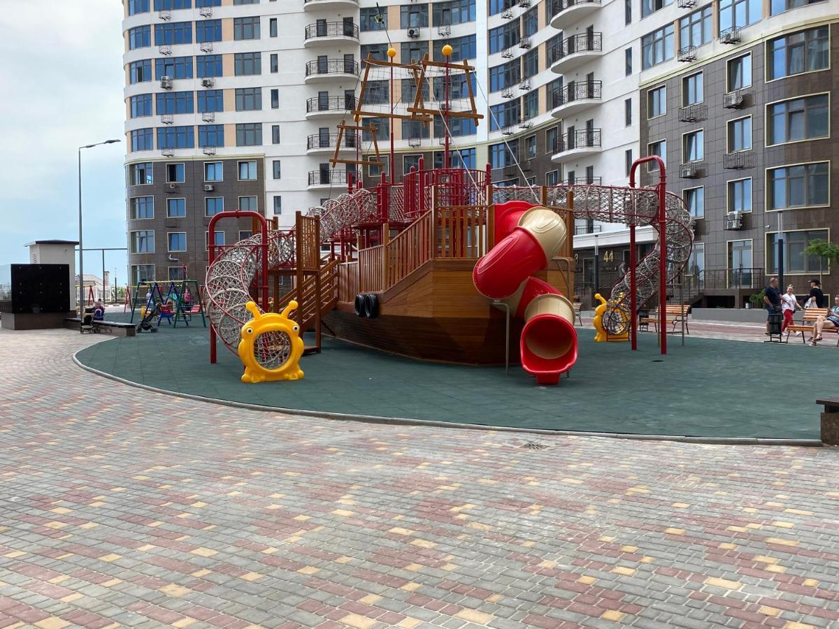 Razor Apartment With Terrace, Kamanina Odesa Exterior photo