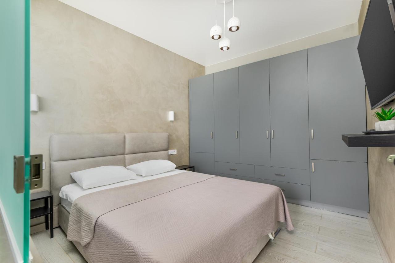 Razor Apartment With Terrace, Kamanina Odesa Exterior photo