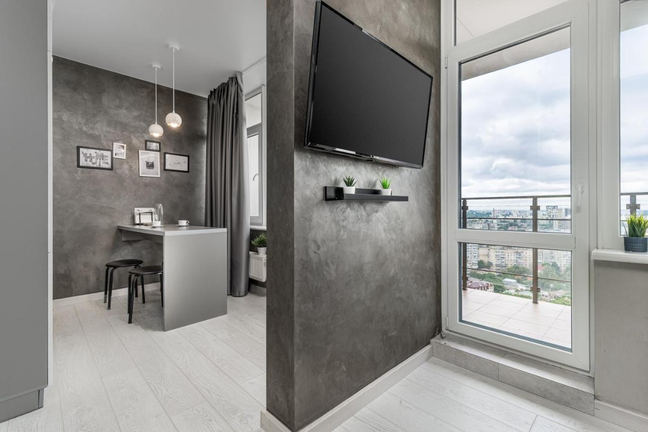 Razor Apartment With Terrace, Kamanina Odesa Exterior photo