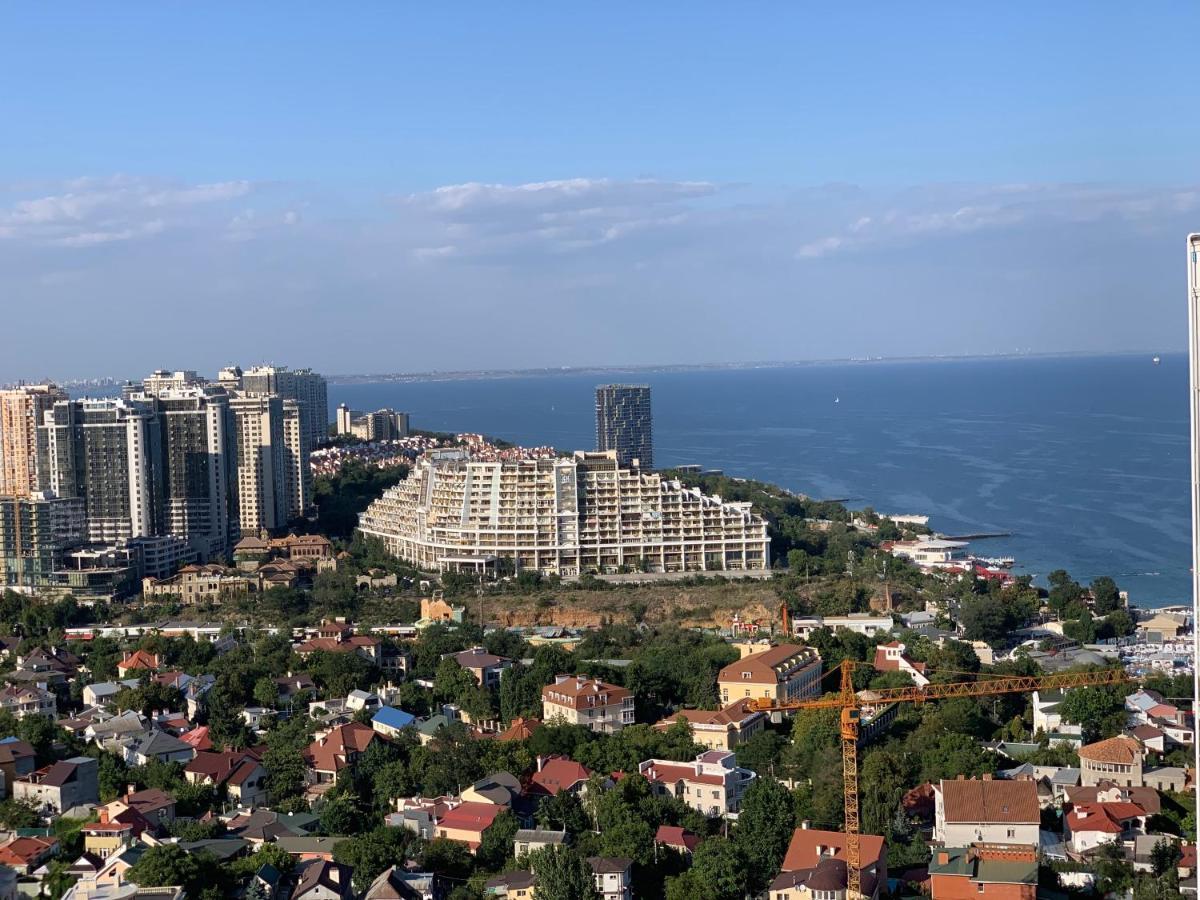 Razor Apartment With Terrace, Kamanina Odesa Exterior photo